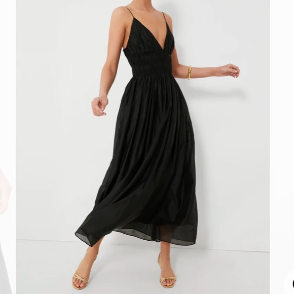 Tuckernuck Dresses & Skirts - Black Sleeveless V-Neck Maxi Dress
MOON RIVER